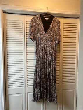 Boden l Classic l Elegant & Versatile Navy Floral V‑Neck Maxi Dress